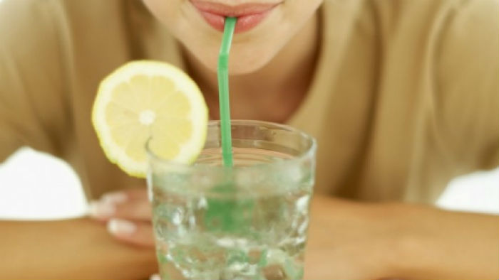 минеральная вода с лимоном
